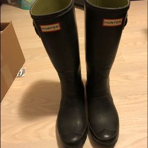 women’s hunter rain boots!!